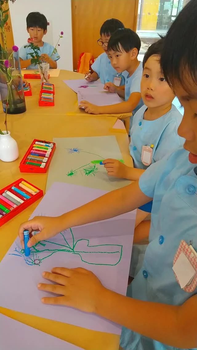 年長さん  お花のデッサンをしたよ！

#平手幼稚園 
#名古屋市緑区 
#こども園 
#造形教室 
#デッサン